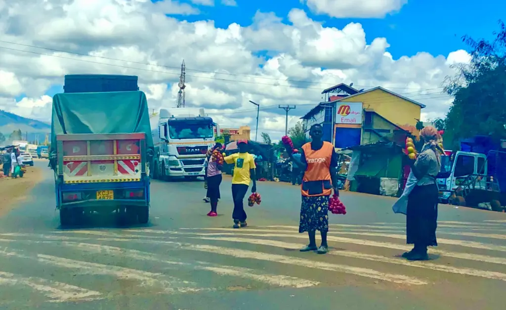 Sultan Hamud – hawkers in the middle of the road